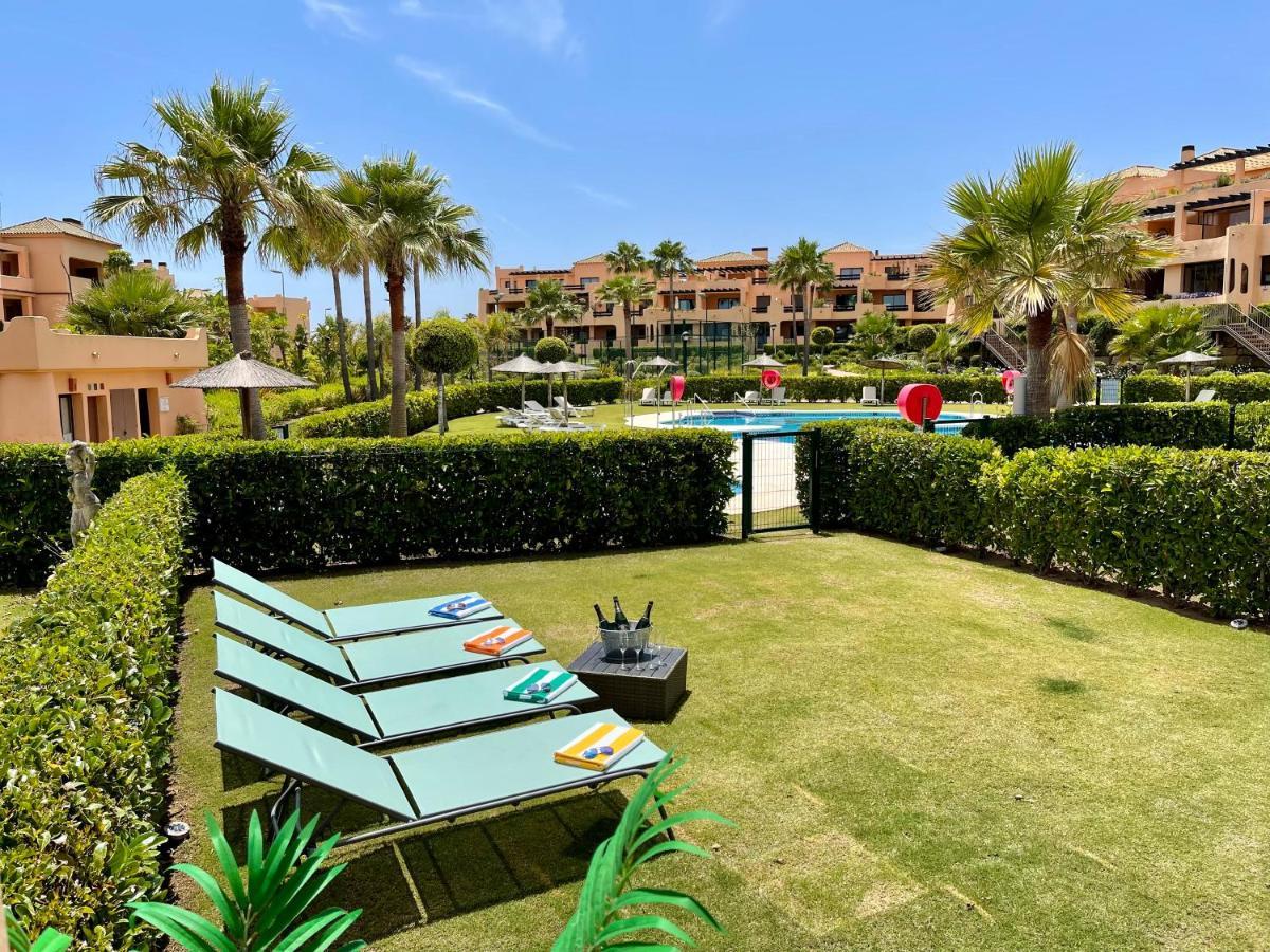 Casares Beach Golf Apartment With Private Garden Direct Pool Access Экстерьер фото