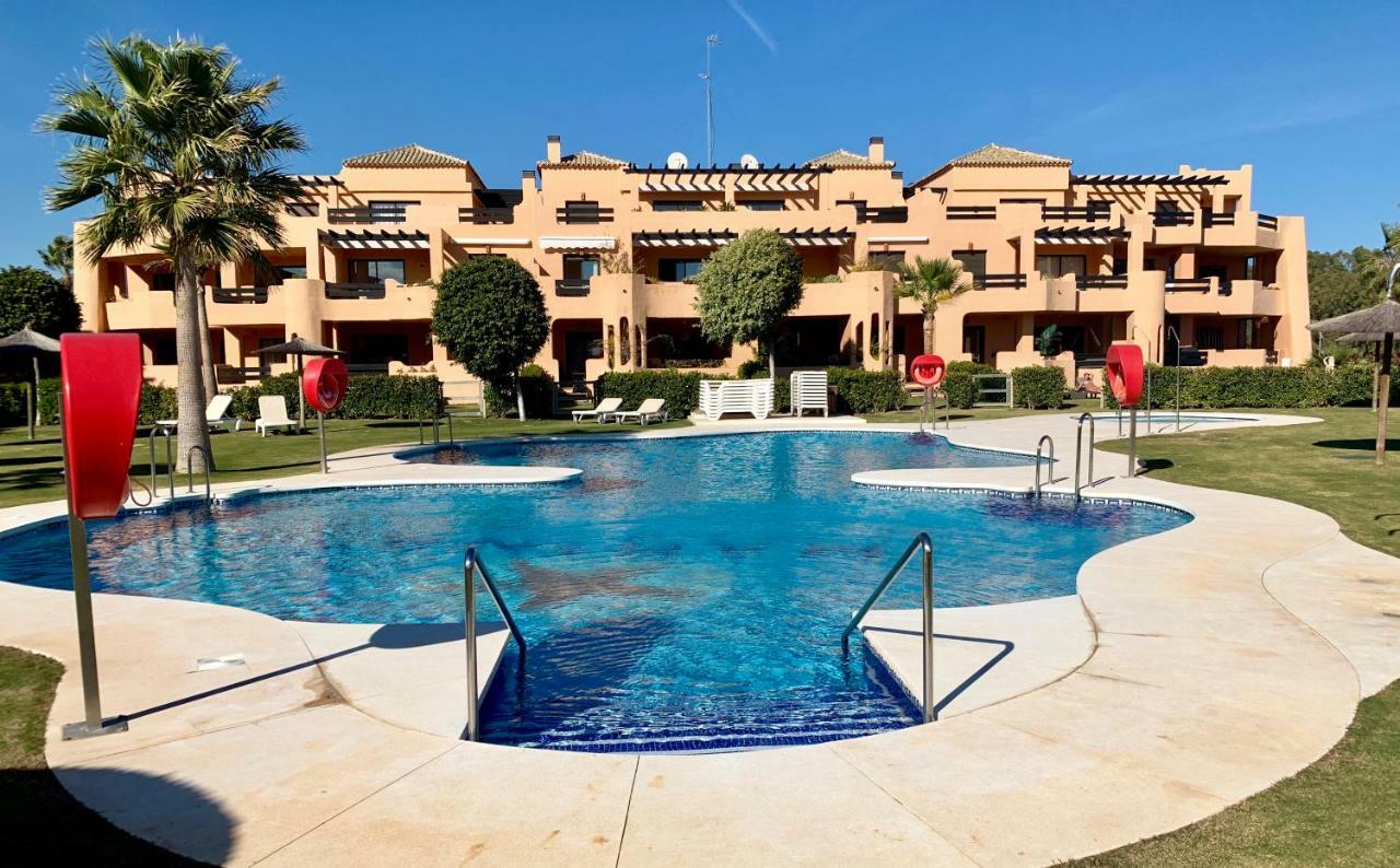 Casares Beach Golf Apartment With Private Garden Direct Pool Access Экстерьер фото