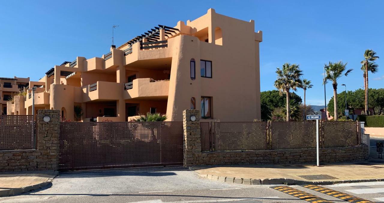 Casares Beach Golf Apartment With Private Garden Direct Pool Access Экстерьер фото